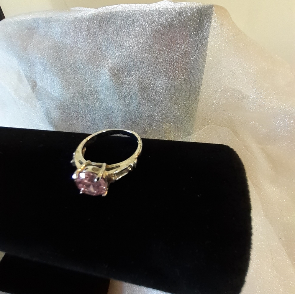 Silver Tone Ring with Pink Rhinestone in a Size 6 3/4 - Picture 5 of 14
